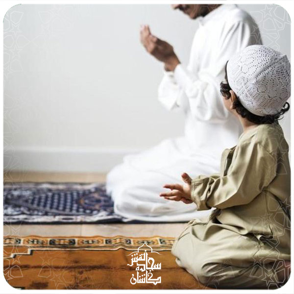 نماز خواندن بچه ها و سجاده فرش